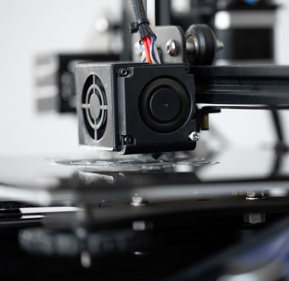 3d Printing Machine Operation In The Laboratory 4J6UM2Q 1 1000x975